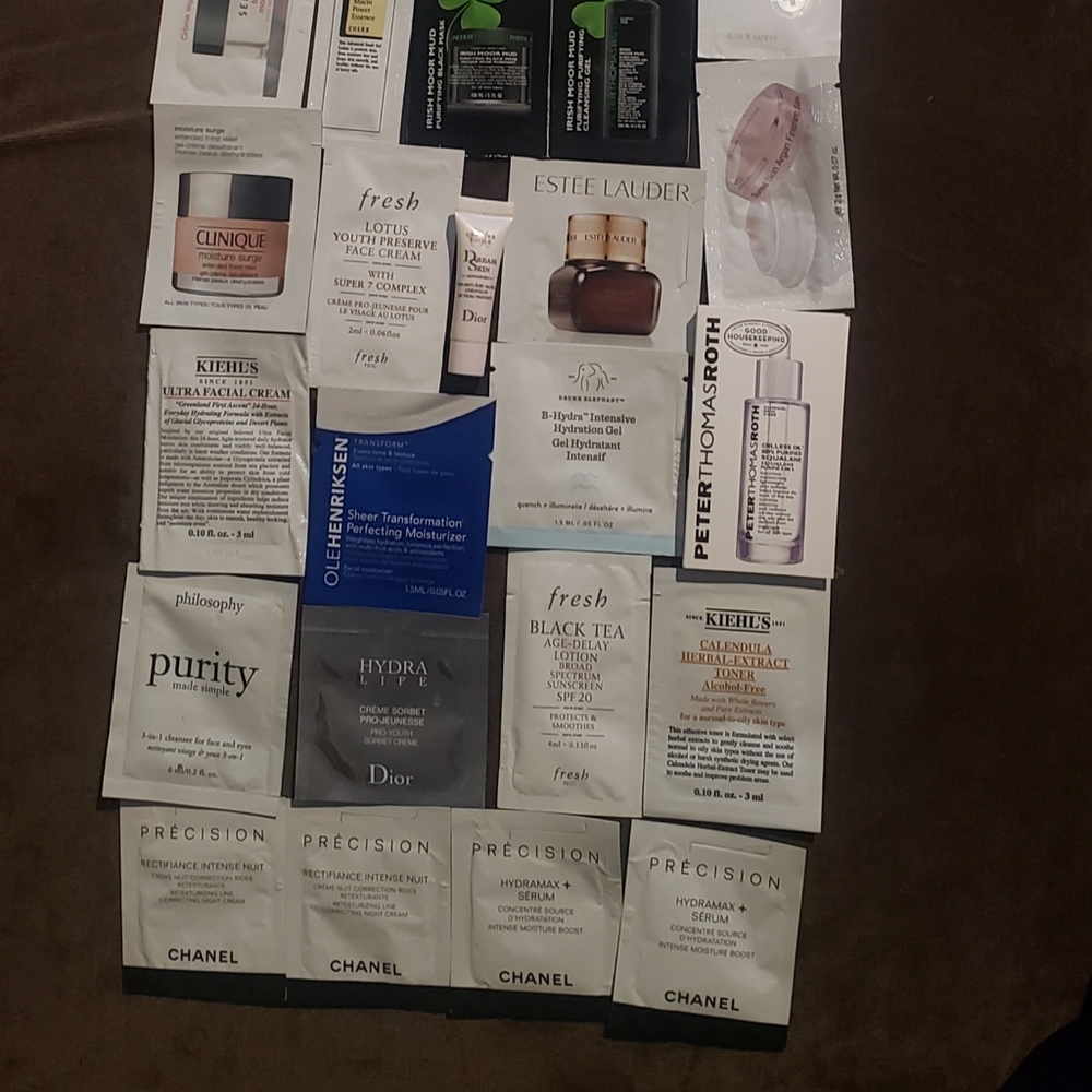 39 Skincare Samples - Picture 2 of 3